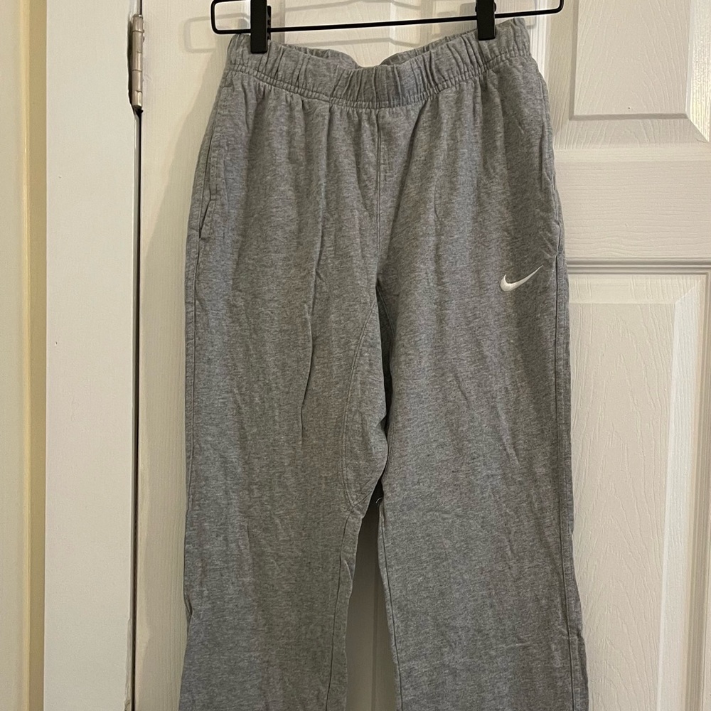 Nike straight legged thin sweatpants